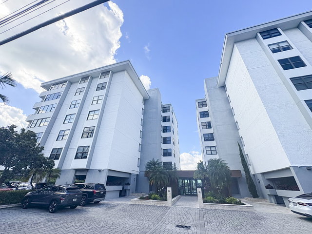Bay Harbor Island Manor Condo photo 3
